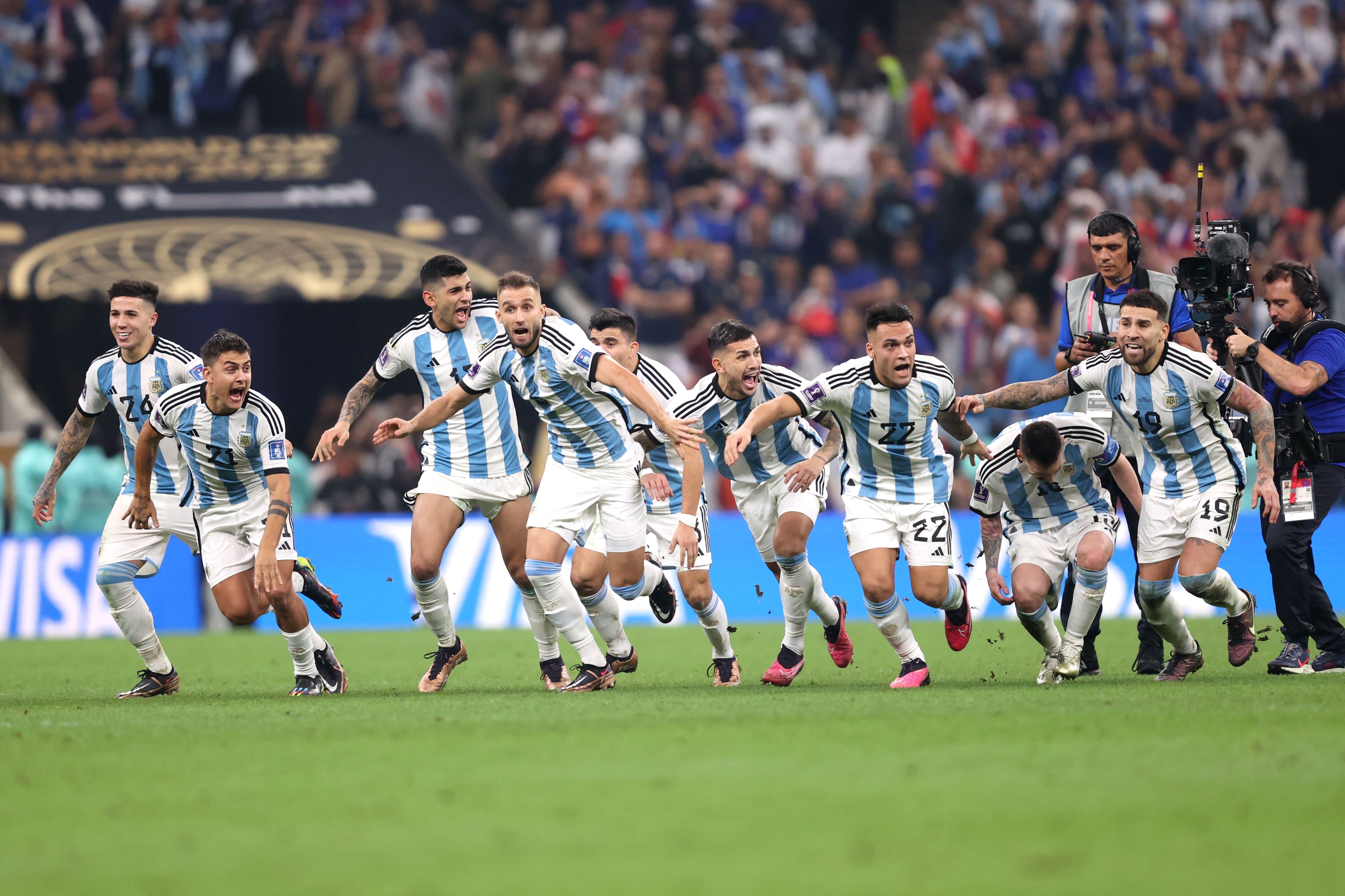 Аргентина сколько раз чемпион по футболу. Сборная Аргентины 2022. Аргентина чемпион 2022. Месси сборная Аргентины 2022. Месси Аргентина ЧМ 2022.