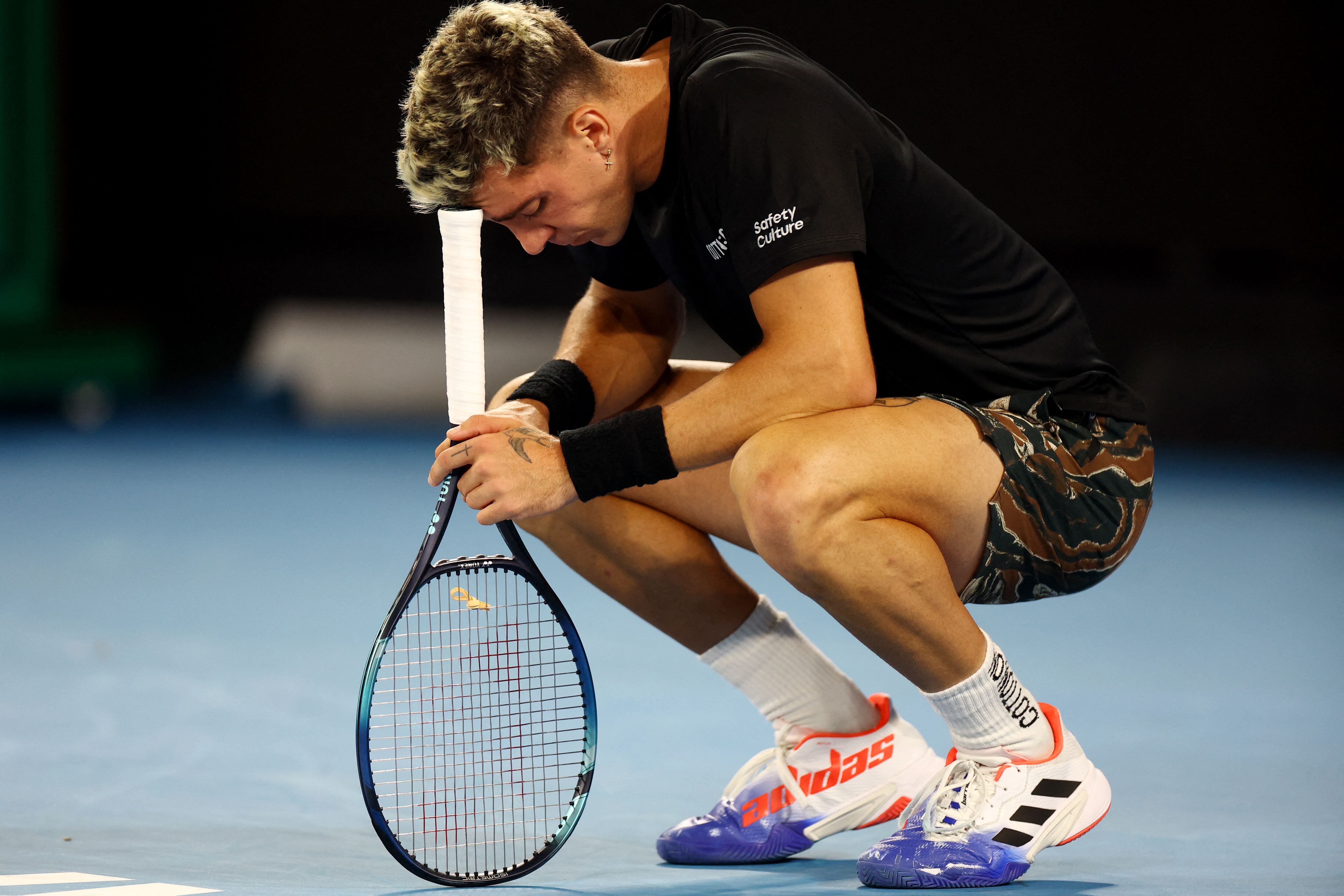 Djokovic advances at Dubai Duty Free Tennis Championships as Murray denied  700th career win
