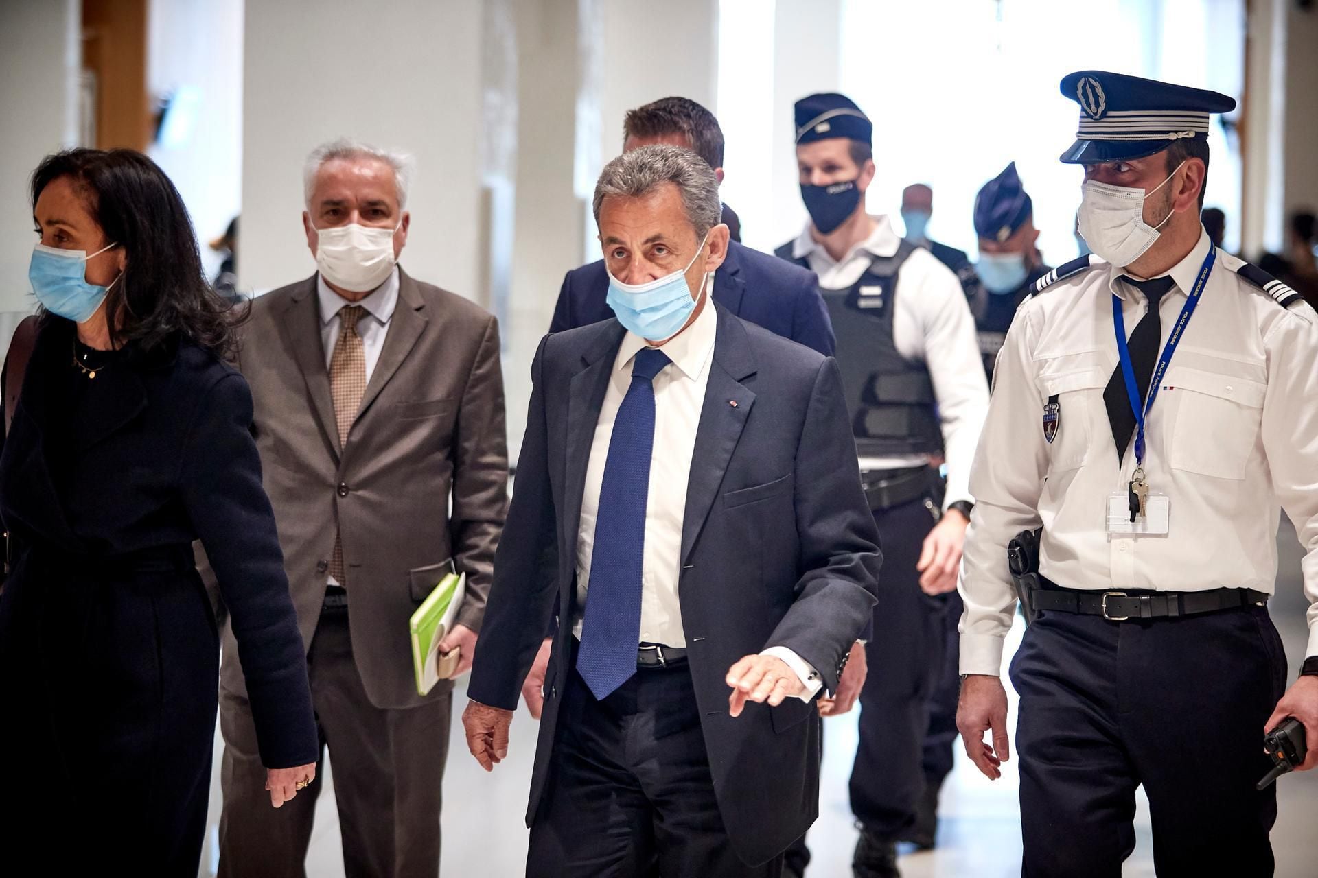 Королевский чиновник во франции. Николя Саркози суд. Николя Саркози в тюрьме.