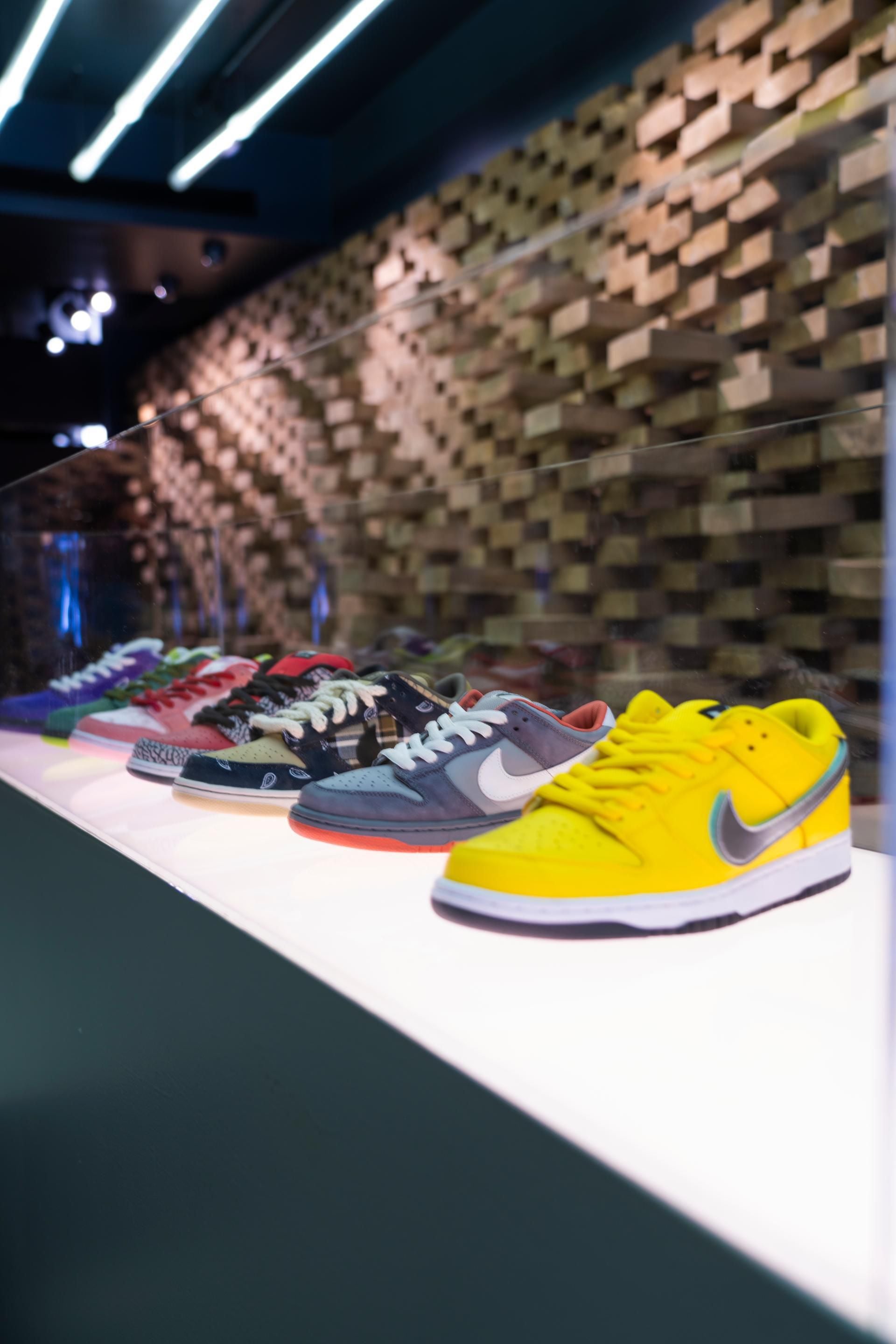 Дубай молл найк. Nike Dubai. Nike в Дубай Молл. DC Shoes Dubai Mall. Nike DXB Accessories.