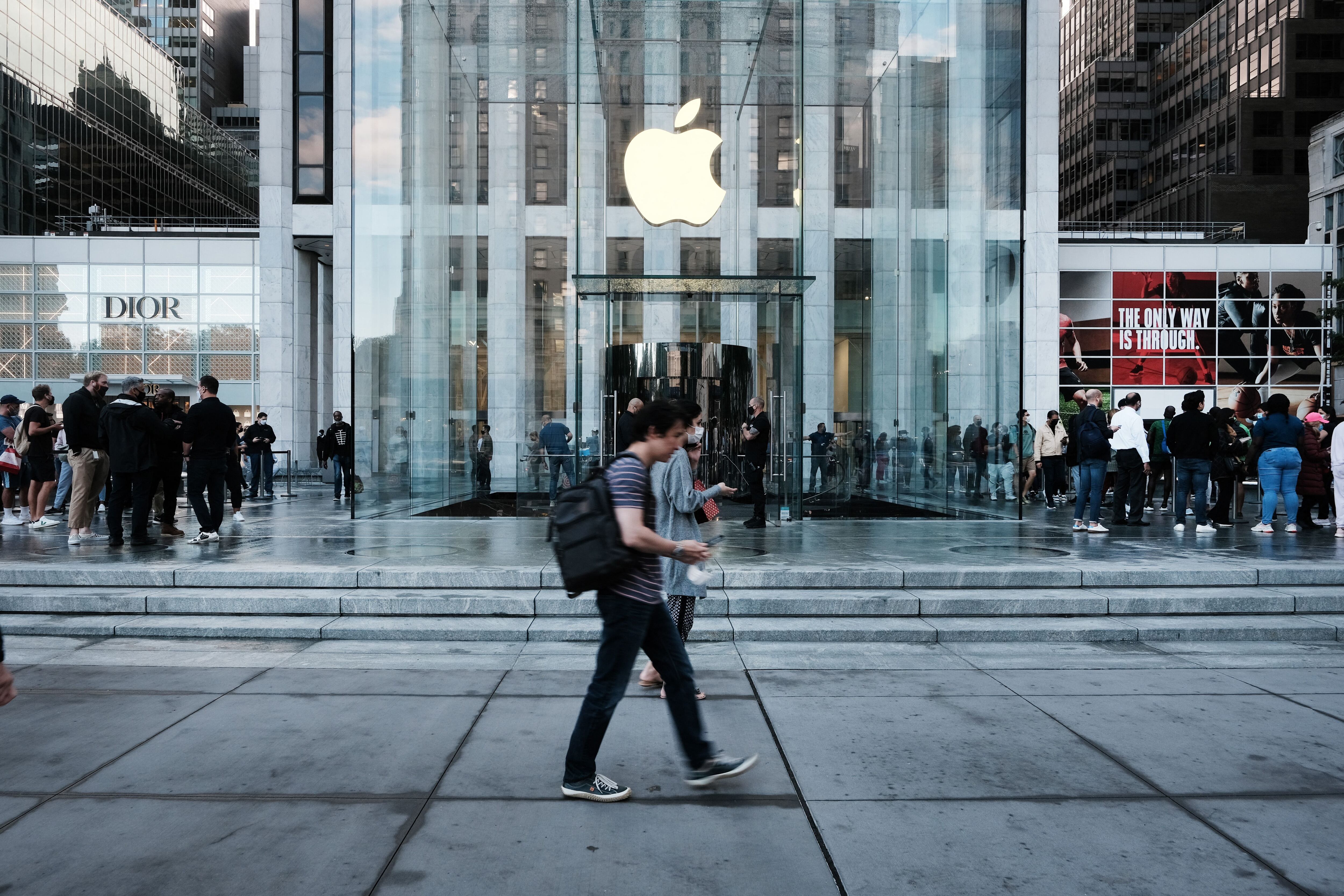 Tata Group prepping to open 100 exclusive Apple stores in India