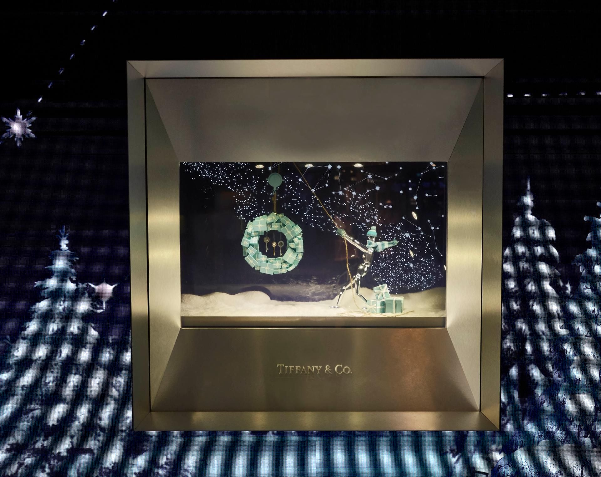 Louis Vuitton Holiday Window  Display, Visual merchandising displays,  Visual display