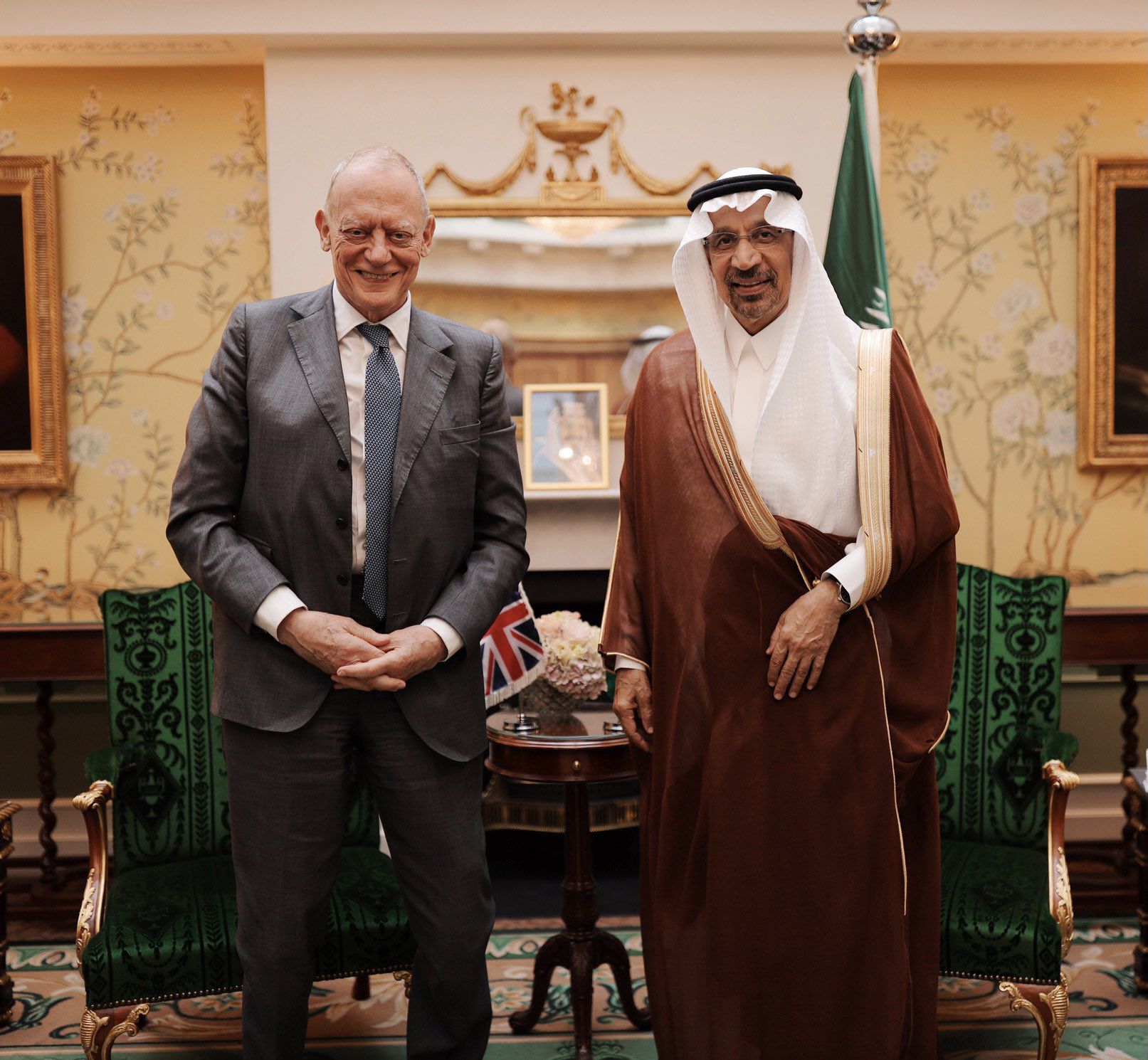 تهدف المملكة العربية السعودية إلى تعزيز التجارة مع المملكة المتحدة ، وتحث الشركات على إنشاء مقار لها