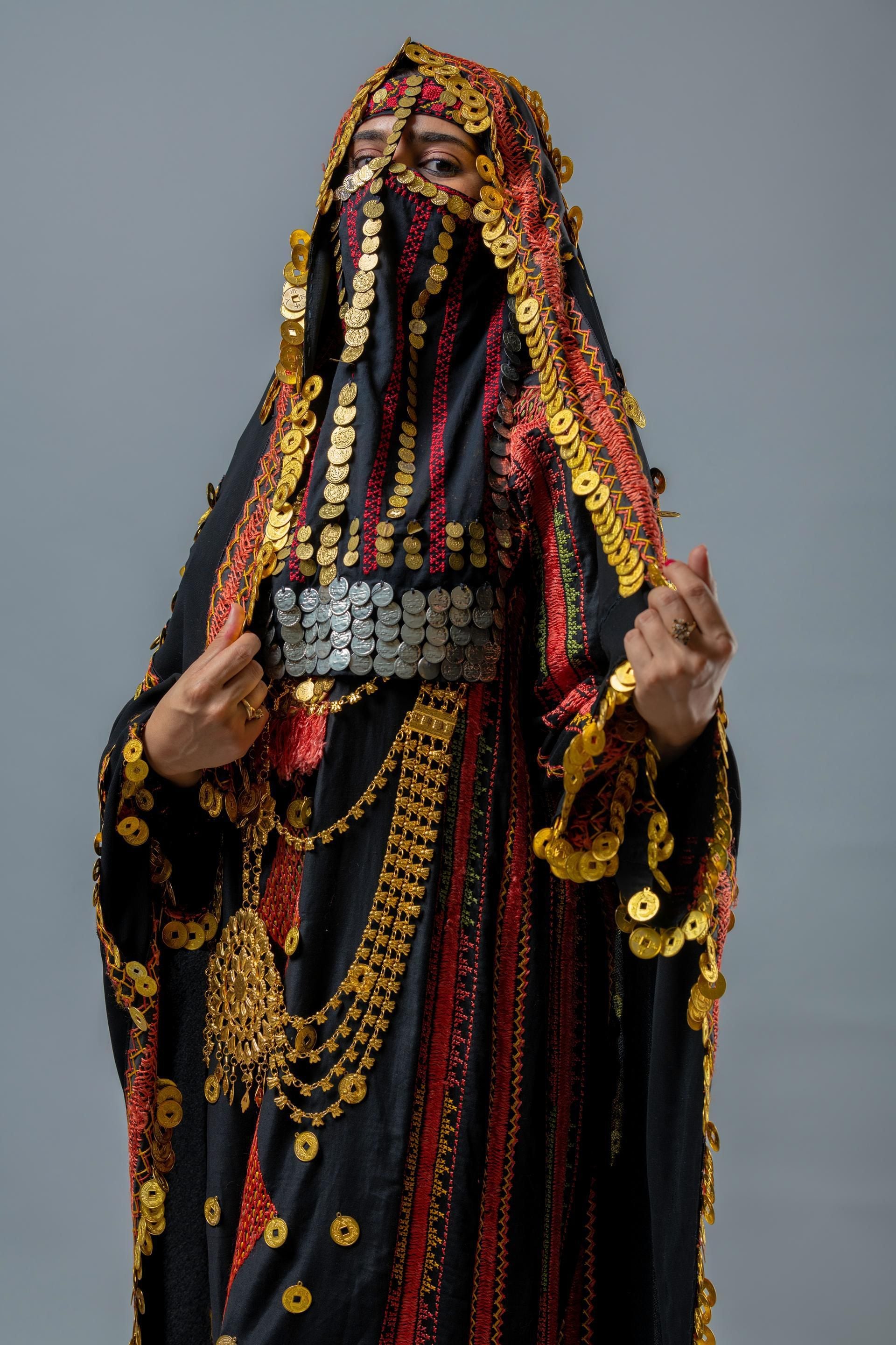 This Is The History Behind Saudi Arabia's Bedouin Fashion ...