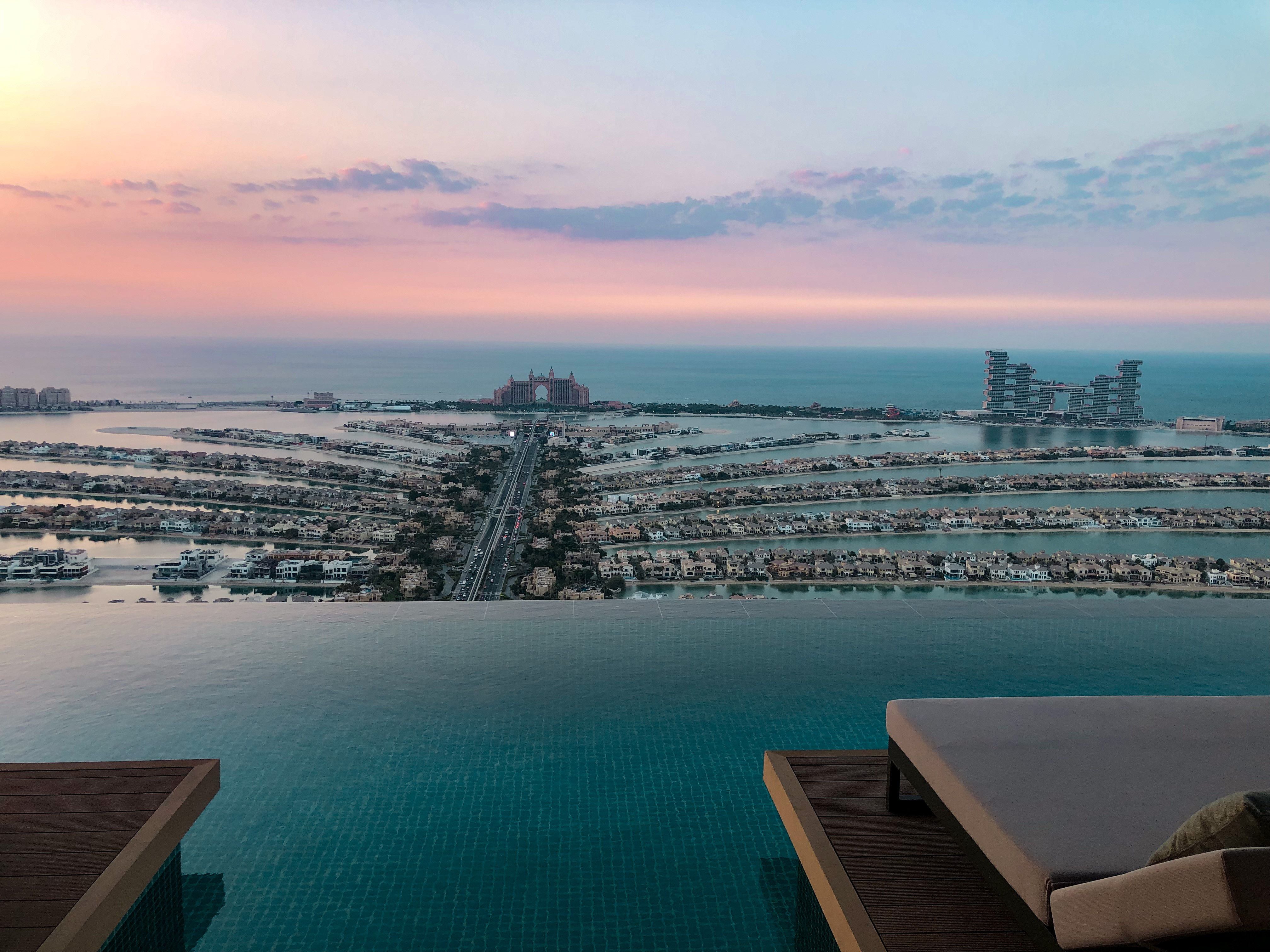 Высотный бассейн AURA SKYPOOL в Дубае: обзор, как попасть, цены, отзывы ...