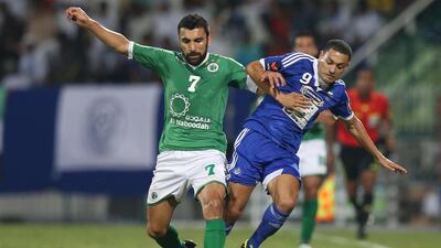Al Shabab’s Uzbek midfielder Azizbek Haydarov beat Al Nasr’s Brazilian forward Eder Luis to the ball last night. Afsal Sham / Al Ittihad