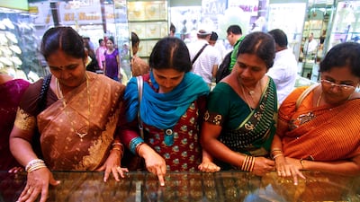 Tourists from India shop for jewellery in Dubai. Bloomberg
