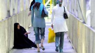 Instead of giving to beggars, the Government recommended supporting humanitarian causes.