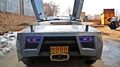 The replica is mainly made of scrap metal and parts from electric bicycles.