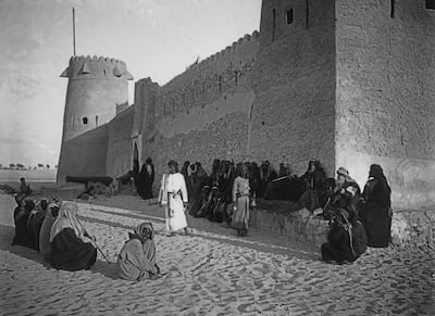 Sheikh Zayed the First, often called Zayed the Great, holding a majlis outside Qasr Al Hosn, photographed by Hermann Burchardt in 1904. Photo: Ethnological Museum of Berlin