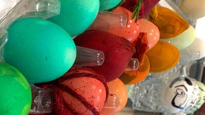 When letting your eggs dry, be sure to space them away from each other (unlike this picture) so they don’t stain their neighbours