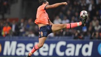 Barcelona's Swedish forward Zlatan Ibrahimovic controls the ball during the match against his former side Inter Milan.