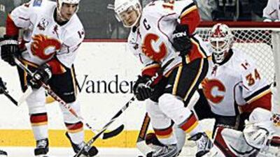 Calgary Flames right wing Jarome Iginla (12) clears the puck away from the net.