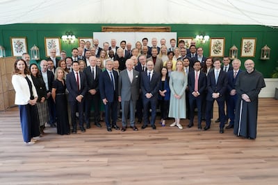 King Charles poses with leaders from the artificial intelligence sector. Reuters