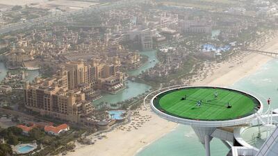 An aerial shot of the iconic match between Roger Federer and Andre Agassi in February 2005. David Cannon / Getty Images