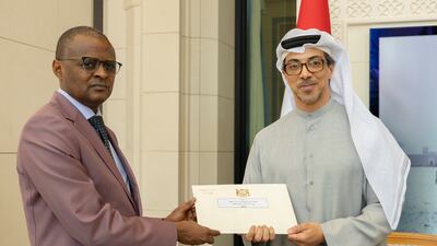 Sheikh Mansour bin Zayed, Vice President, Deputy Prime Minister and Chairman of the Presidential Court, receives a letter from Mahamat Deby, President of Chad, presented by Tahir Hamid Nguilin, Chad's Minister of Finance. Photo: Presidential Court