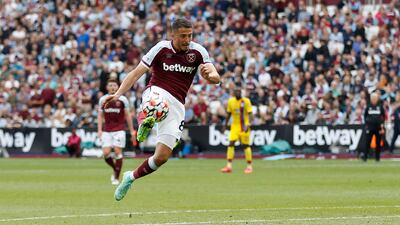 Pablo Fornals – 8. Showed great awareness to not shoot at the first opportunity in the build-up to the opener and got his reward with a nice finish. Could have had an assist if his pass to Said Benrahma was more accurate. AFP