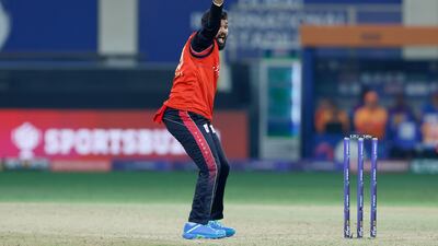 Wanindu Hasaranga of Desert Vipers celebrates the wicket of Colin de Grandhomme of Gulf Giants.