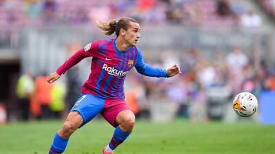 BARCELONA, SPAIN - AUGUST 29: Antoine Griezmann of FC Barcelona controls the ball during the La Liga Santader match between FC Barcelona and Getafe CF at Camp Nou on August 29, 2021 in Barcelona, Spain. (Photo by David Ramos / Getty Images)