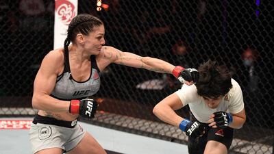 Lauren Murphy punches Liliya Shakirova. Getty