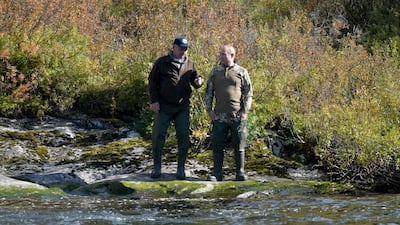 Russian President Vladimir Putin, right, speaks with his Defence Minister Sergei Shoigu in the taiga - In early September 2021, during his Siberia holiday. AFP