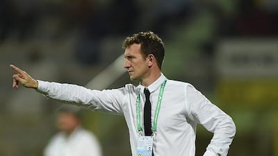 Rodolfo Arruabarrena gives instructions during the Arabia Gulf League match between Al Wasl and Al Dhafra at Zabeel Stadium on September 24, 2016 in Dubai, United Arab Emirates. Tom Dulat / Getty Images
