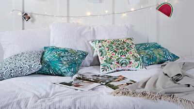 Surround yourselfe with photos of loved ones and treasures picke dup on your travels. Courtesy Lights4fun