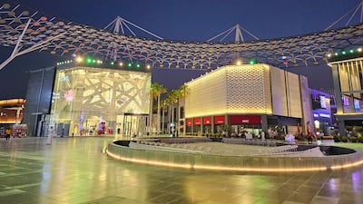 Shops around the fountain grounds of City Walk