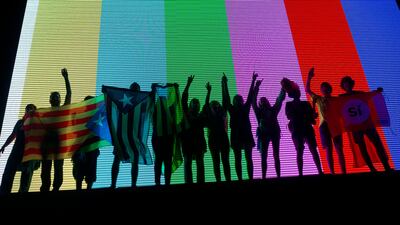 Youngsters wave esteledas, or Catalonia independence flag, and shout slogans in front of giant screen at the end of the 'Yes' vote closing campaign in Barcelona, Spain, Friday, Sept. 29, 2017. AP Photo/Francisco Seco