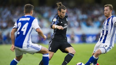 Gareth Bale of Real Madrid duels for the ball with David Zurutuza of Real Sociedad. (Photo by Juan Manuel Serrano Arce/Getty Images)