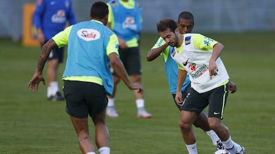 Al Ahli's Everton Ribeiro, right, works out with other Brazilian national team players during a training session in Teresopolis, Brazil, June 5, 2015. Brazil will play the group C matches along with Peru, Colombia and Venezuela in the upcoming Copa America 2015 in Chile. REUTERS/Ricardo Moraes