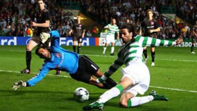 Georgios Samaras, right, is denied by AaB's goalkeeper Karim Zaza.