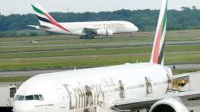 Emirates will hold off on receiving new Boeing 777 aircraft, to protect its cash reserves through the downturn.