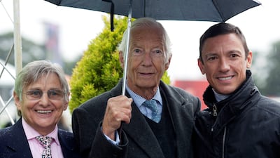 Willie Carson and Lester Piggott pose with Frankie Dettori. Action Images