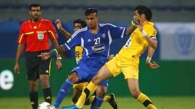Leonardo Lima, centre, scored the equaliser for Al Nasr during their Bur Dubai derby against Al Wasl last night. Mike Young / The National