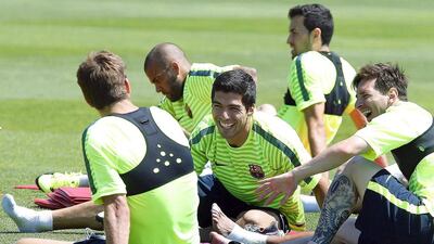 Barcelona players Gerard Pique and Dani Alves, front, Luis Suarez, centre, and Sergio Busquets and Lionel Messi, back, talk on Tuesday at Barca's training session for the Champions League final. Andreu Dalmau / EPA
