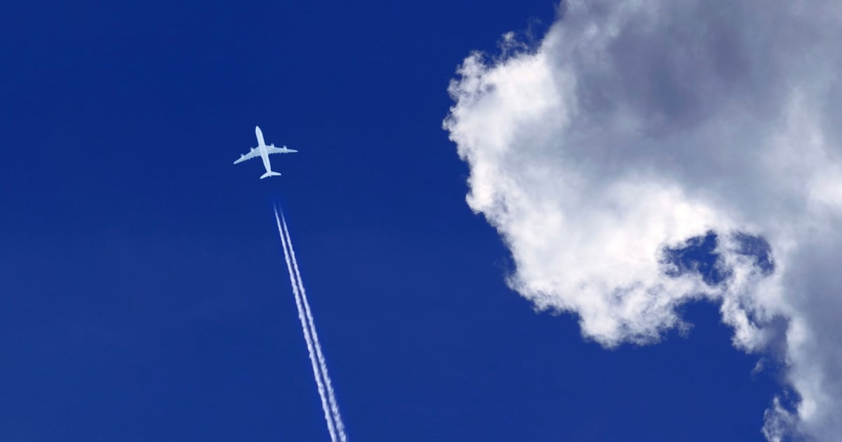 Flight path changes aim to cut planes' climate-warming contrails