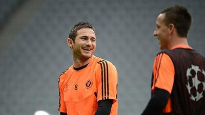 Frank Lampard, left, and John Terry have the experience of winning the Premier League in the recent past, according to Chelsea's assistant manager, Steve Holland. Adrian Dennis / AFP
