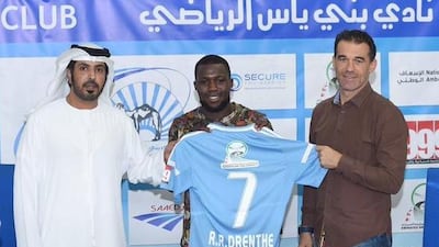 Royston Drenthe, centre, as signed for Arabian Gulf League club Baniyas. ©Twitter / @Baniyasclub