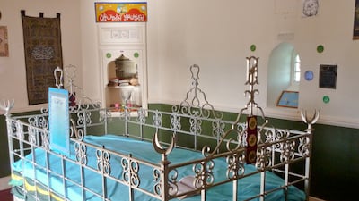 In founding a community at Macassar, Sheikh Yusuf is credited with introducing Islam to South Africa.