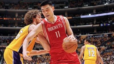 More Chinese are looking to follow the example of their national hero Yao Ming and move to the US.