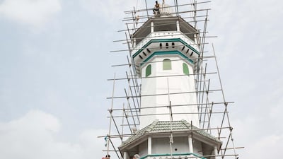 The minaret of Mampuram Grand Juma Masjid is under maintenance in Mampuram. Al Bukhari grumbles that only 200 to 300 traditional Keralite mosques are left after thousands have been refurbished over the past 40 years. Panthavoor agrees, saying 'religious and political leaders give no importance to heritage, while a loss in Islamic architecture would erase key elements of Kerala’s history'. Photo by Sebastian Castelier