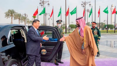 Chinese President Xi Jinping shakes hands with Saudi Crown Prince Mohammed bin Salman after his arrival at Al Yamama Palace in Riyadh. Photo: Saudi Press Agency