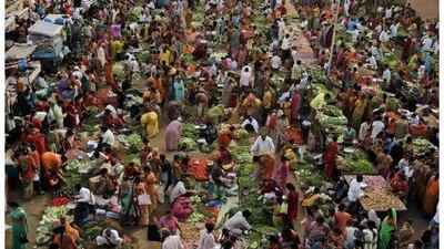 A vegetable market in Ahmedabad. The Indian government has decided to allow more direct foreign investment in the nation's huge retail industry and open India to global retailers. AP Photo / Ajit Solanki