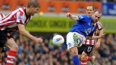 James McFadden, right, started his first game for Everton this season as David Moyes rested several players carrying knocks. Andrew Yates / AFP