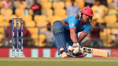 Afganistan’s Samiullah Shenwari plays a shot during the T20 World Cup cricket match between Zimbabwe and Afghanistan at the VCA stadium in Nagpur on March 12, 2016. / AFP / Prashant Bhoot