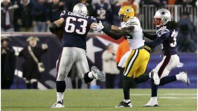 Dan Connolly, left, holds off Green Bay's Charlie Peprah on his way to a 71-yard run.