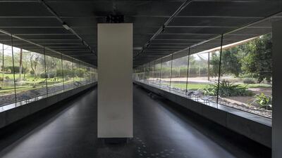 The viewing gallery is made of continuous reflective and insulated glass shaded by an overhang. It opens on the aviaries. © Aga Khan Trust for Culture / Cemal Emden (photographer)