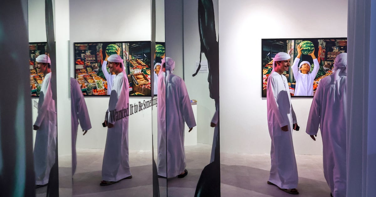 في معرض منارة السعديات الجديد، فنانون إماراتيون يعيدون تصور ما يمكن أن يكون عليه التصوير الفوتوغرافي | الوطنية