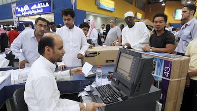 People shop during the "Extra Mega Sale" in Riyadh October 14, 2012. Increased government spending is filling Saudi wallets through an expanding public payroll, unemployment benefits and the stimulus effect of new infrastructure projects. Such booms have occurred in the past, in an economy which is sensitive to the ups and downs of the state-run oil industry. But this time, the strength of private consumption suggests it may have gained critical momentum, so it may stay high even when government spending eventually slows. Picture taken October 14, 2012. To match Mideast Money SAUDI-CONSUMER/BOOM REUTERS/Fahad Shadeed (SAUDI ARABIA - Tags: BUSINESS)